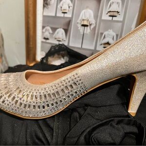 Sparkling Metallic Women’s Mid Heel Pump